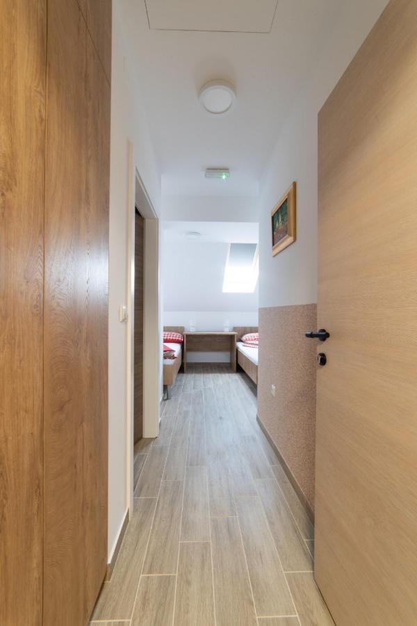Apartmani Spoljar Zupanja Exterior photo